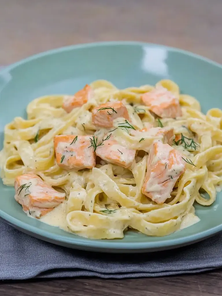 Pasta mit Lachs und Sahnesoße – Einfach und Lecker