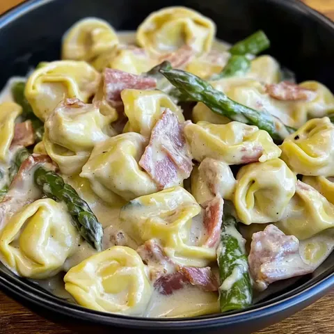 Tortellini alla Panna mit grünem Spargel