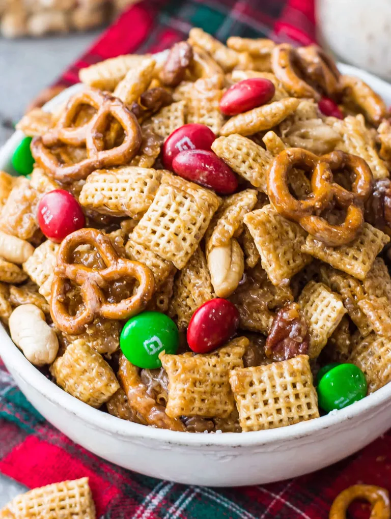 A bowl of sweet and salty chex mix.
