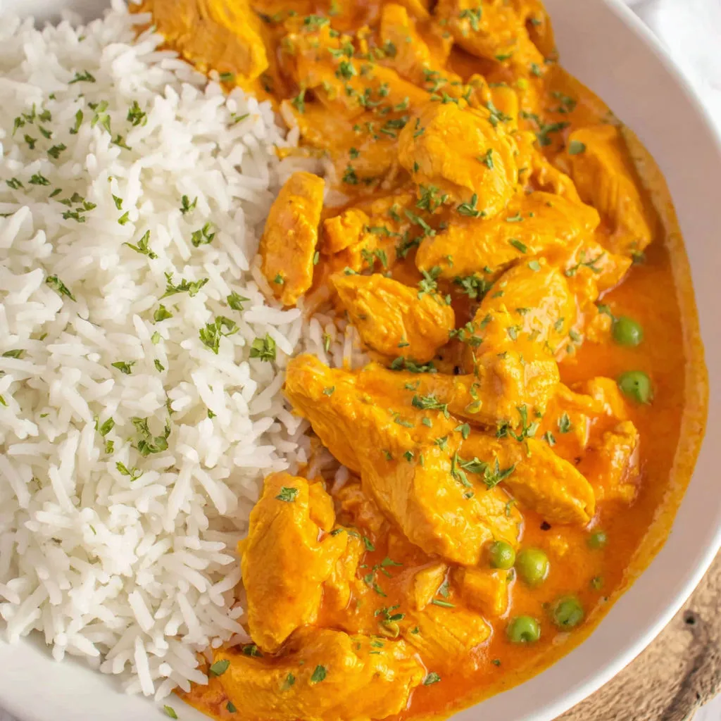 A bowl of creamy chicken and rice.