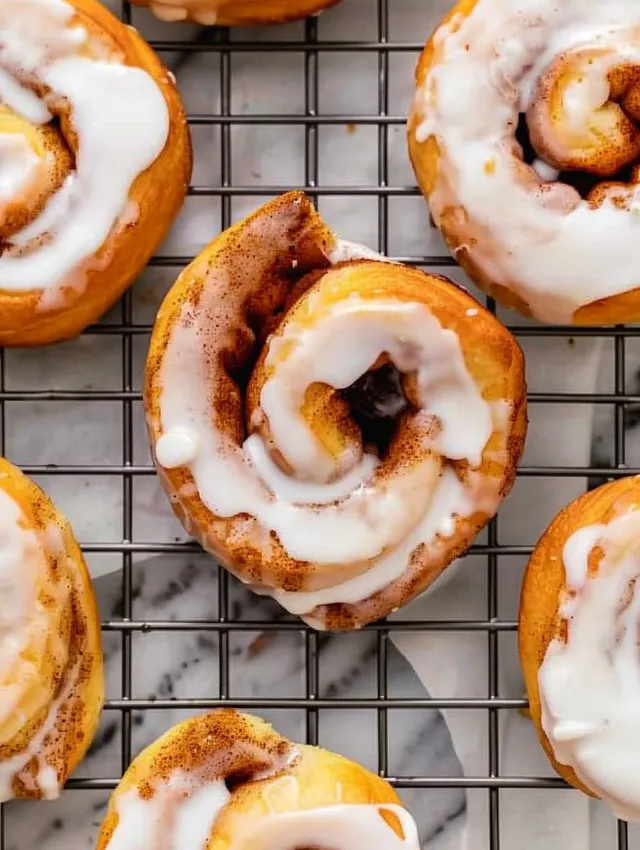 A tray of cinnamon rolls.